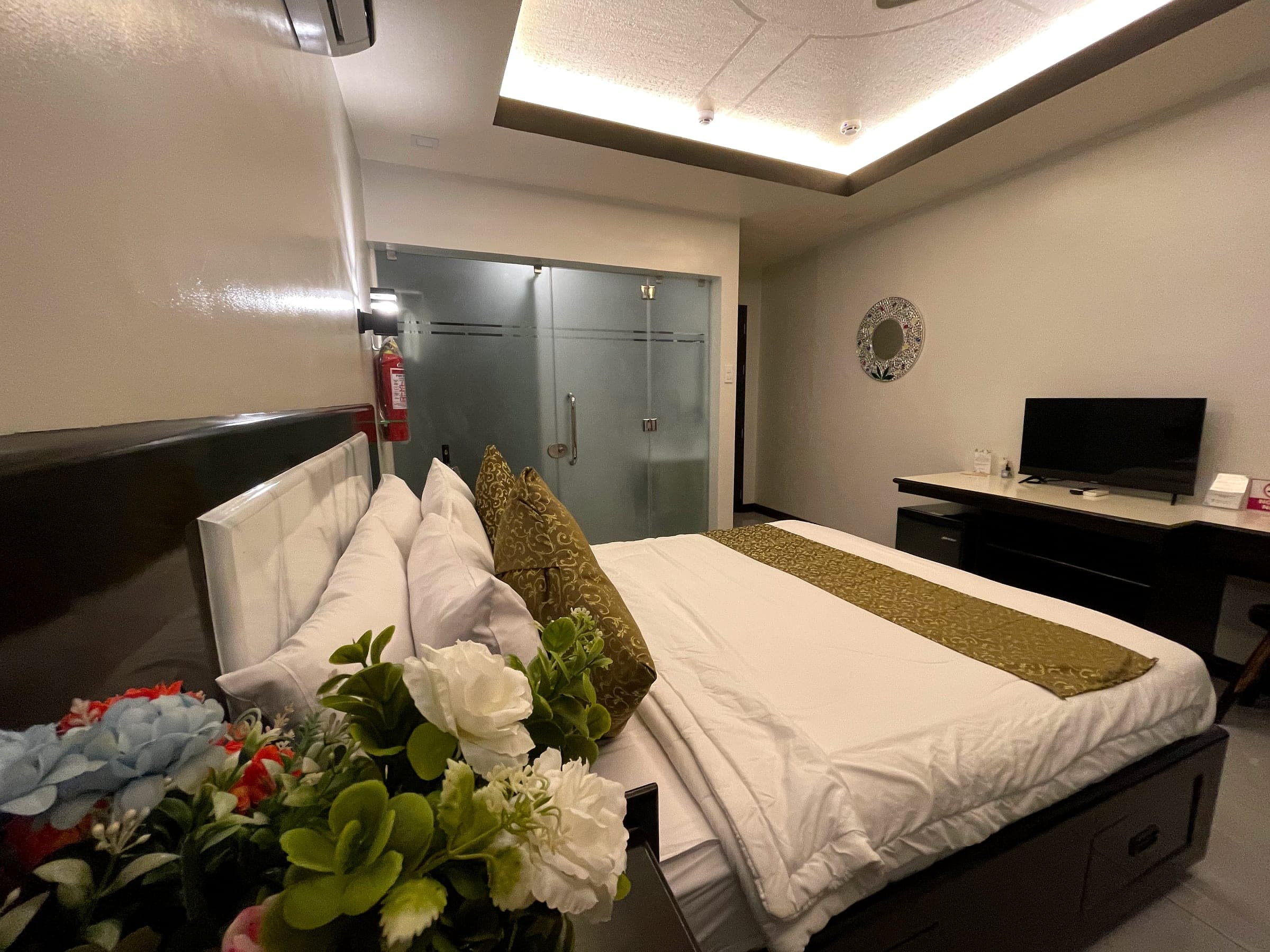 JV Deluxe Room, photograph 2 of 5