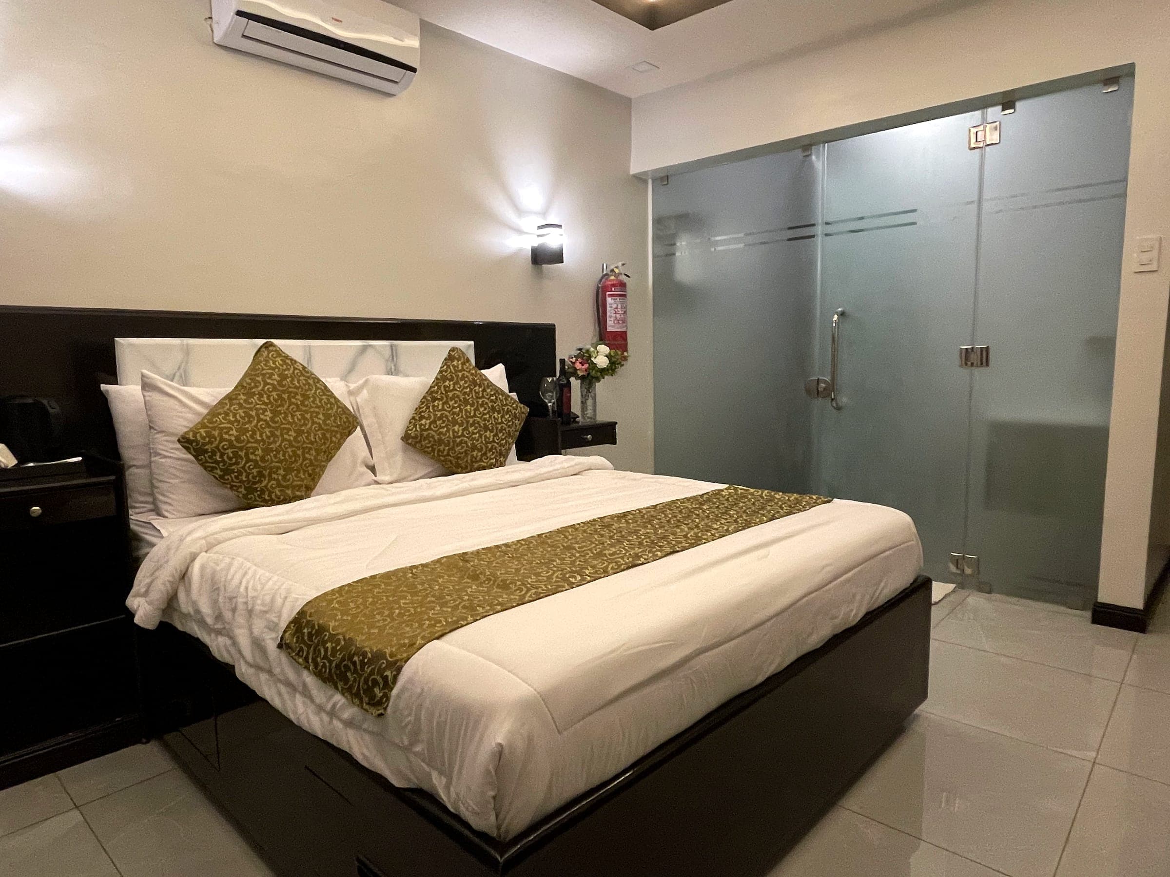 JV Deluxe Room, photograph 4 of 5