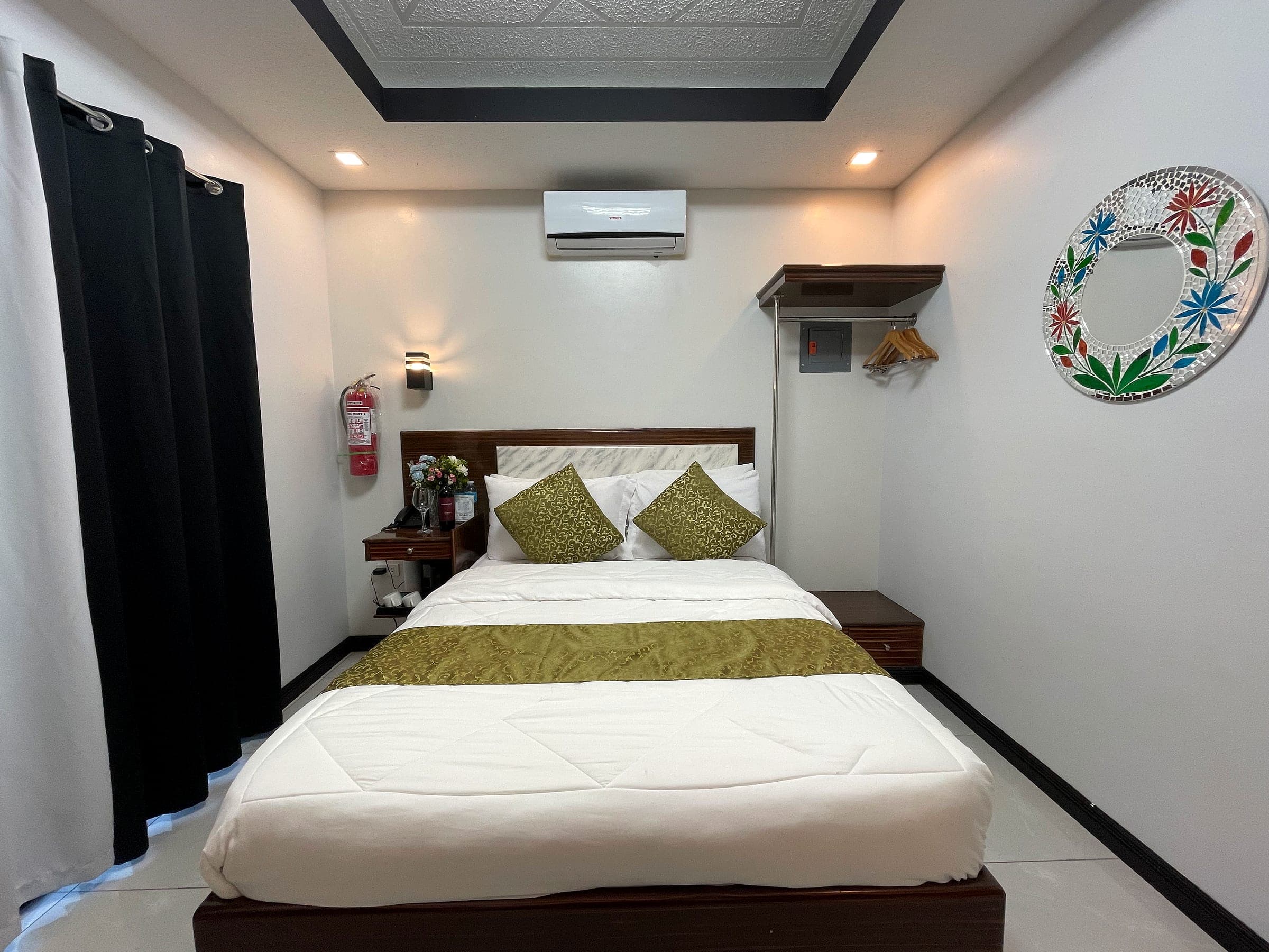 JV Suite Room, photograph 3 of 8