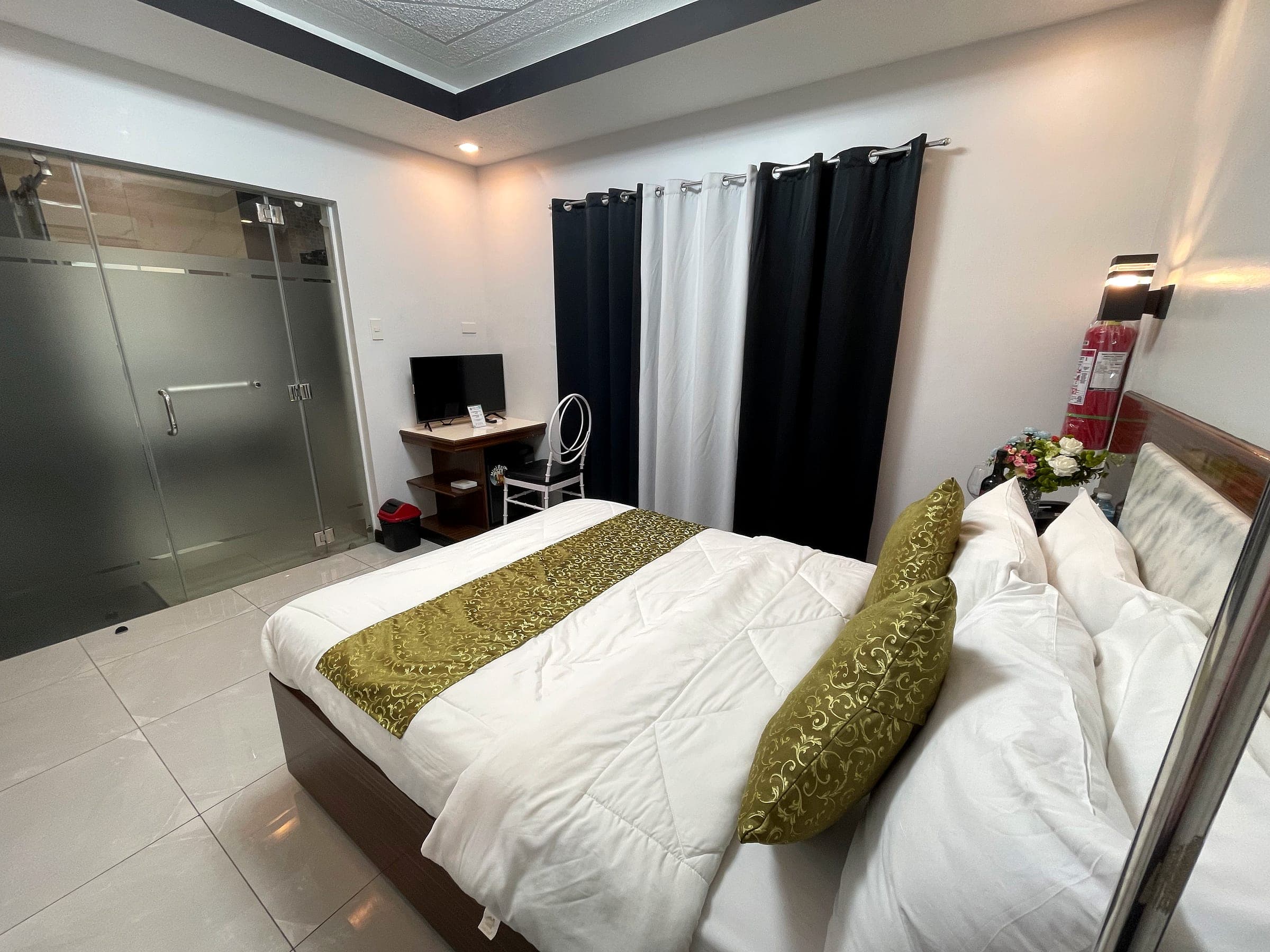 JV Suite Room, photograph 4 of 8