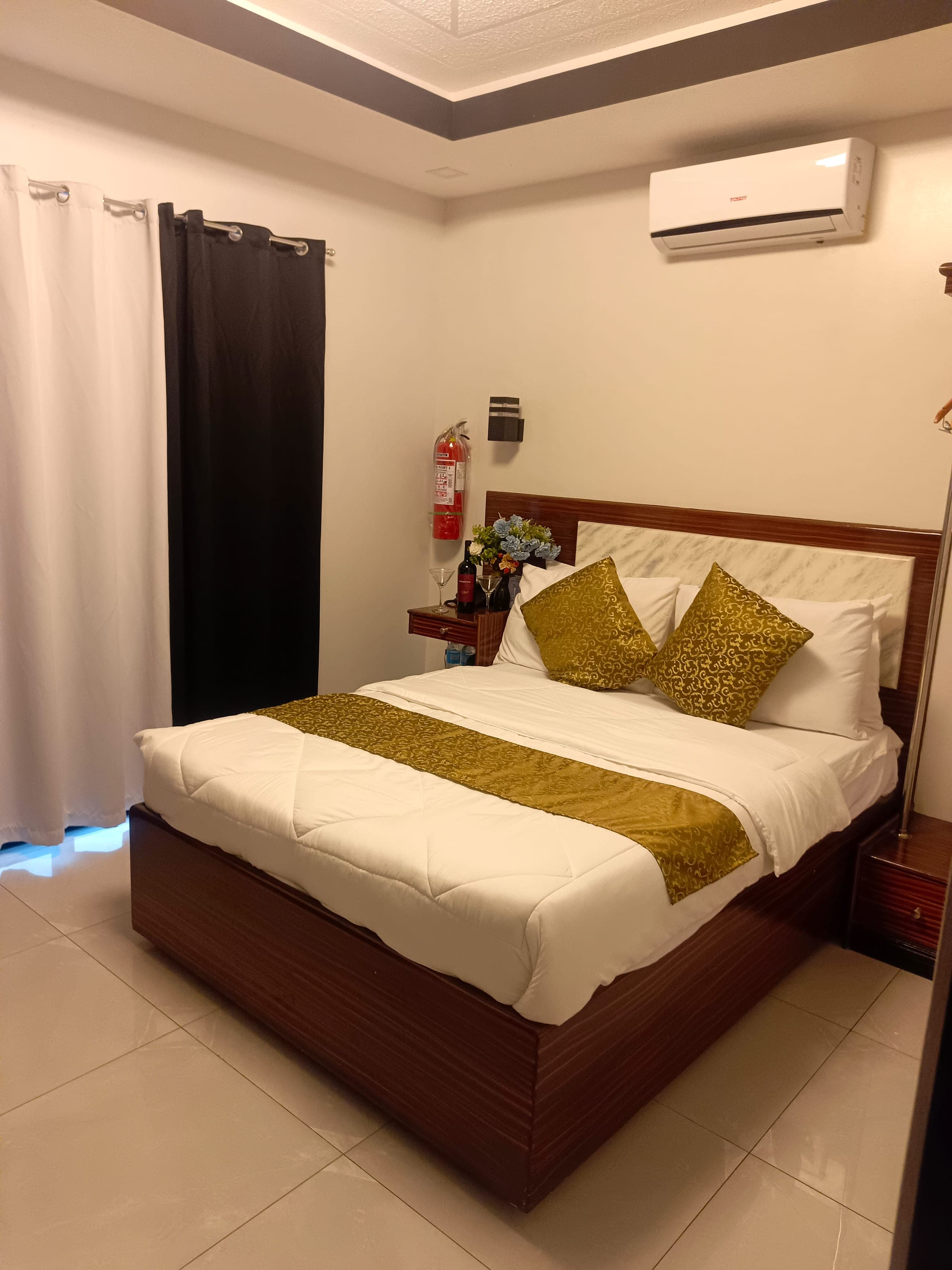 JV Suite Room, photograph 7 of 8