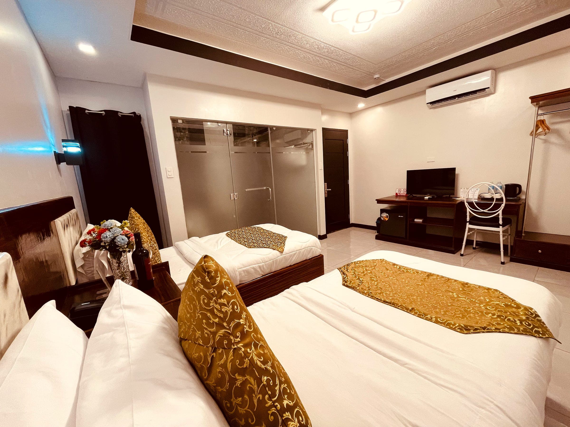 JV Twin-Bed Room, photograph 3 of 6
